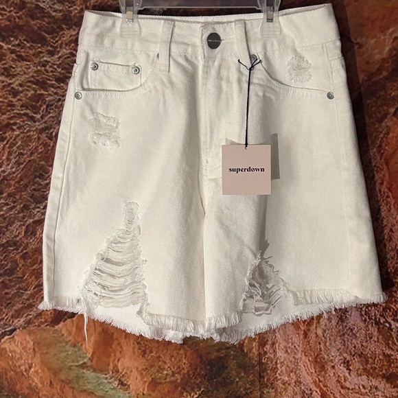 Lennon Distressed Mid Short in White by Superdown - Picture 8 of 13
